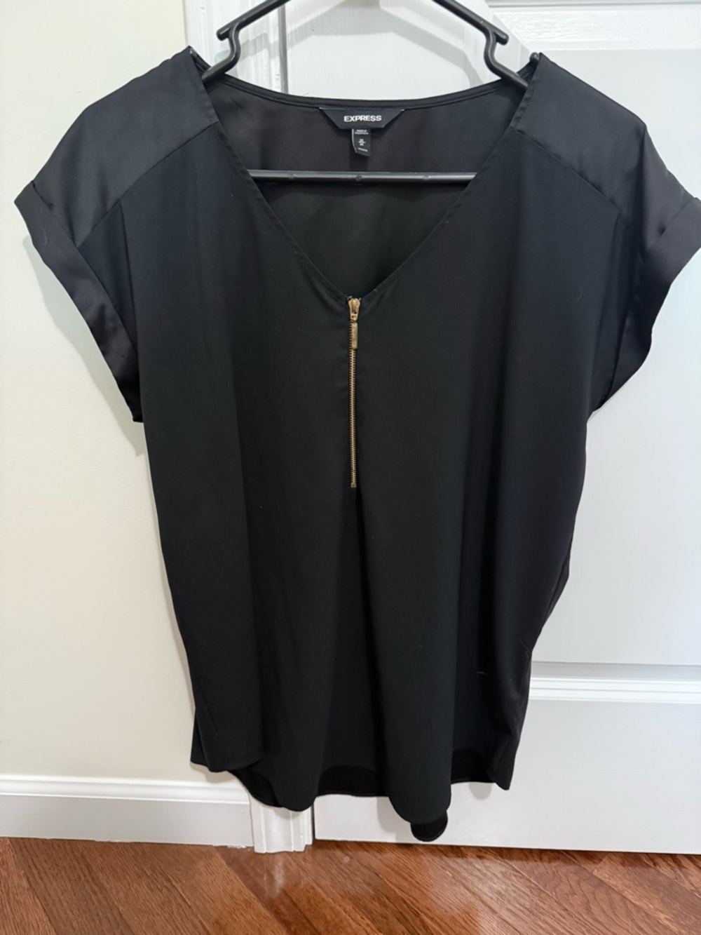 Express Black Short Sleeve V-Neck Blouse